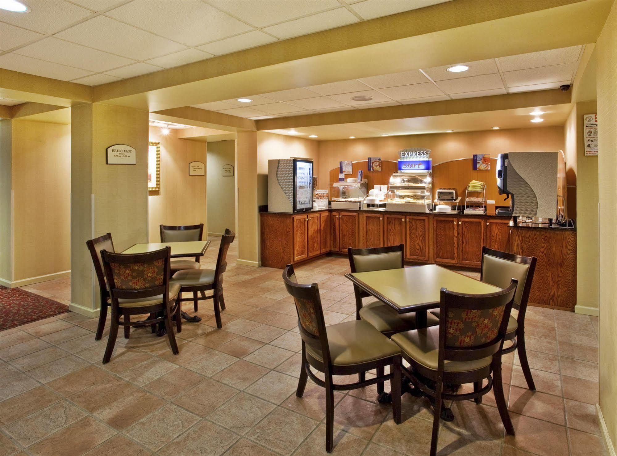 Spark By Hilton Calhoun Restaurant photo